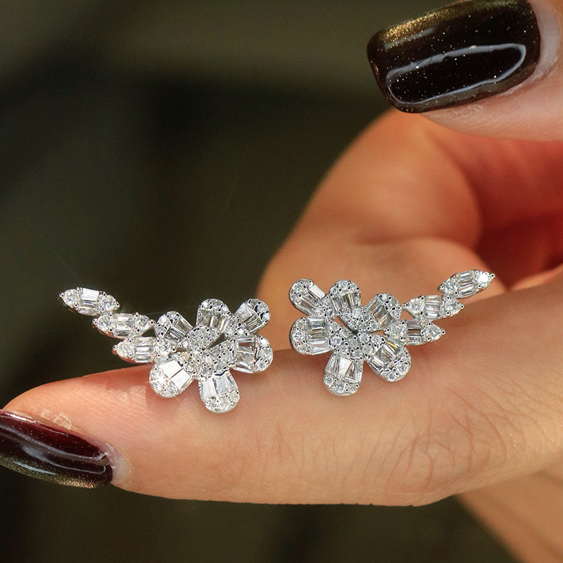 Aazuo Fine Jewelry 18K Pure Wh - Diamond Stud Earrings ulasan dan harga