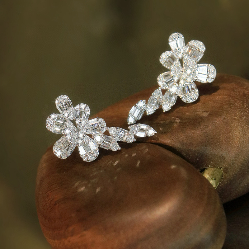 Aazuo Fine Jewelry 18K Pure Wh - Diamond Stud Earrings ulasan dan harga